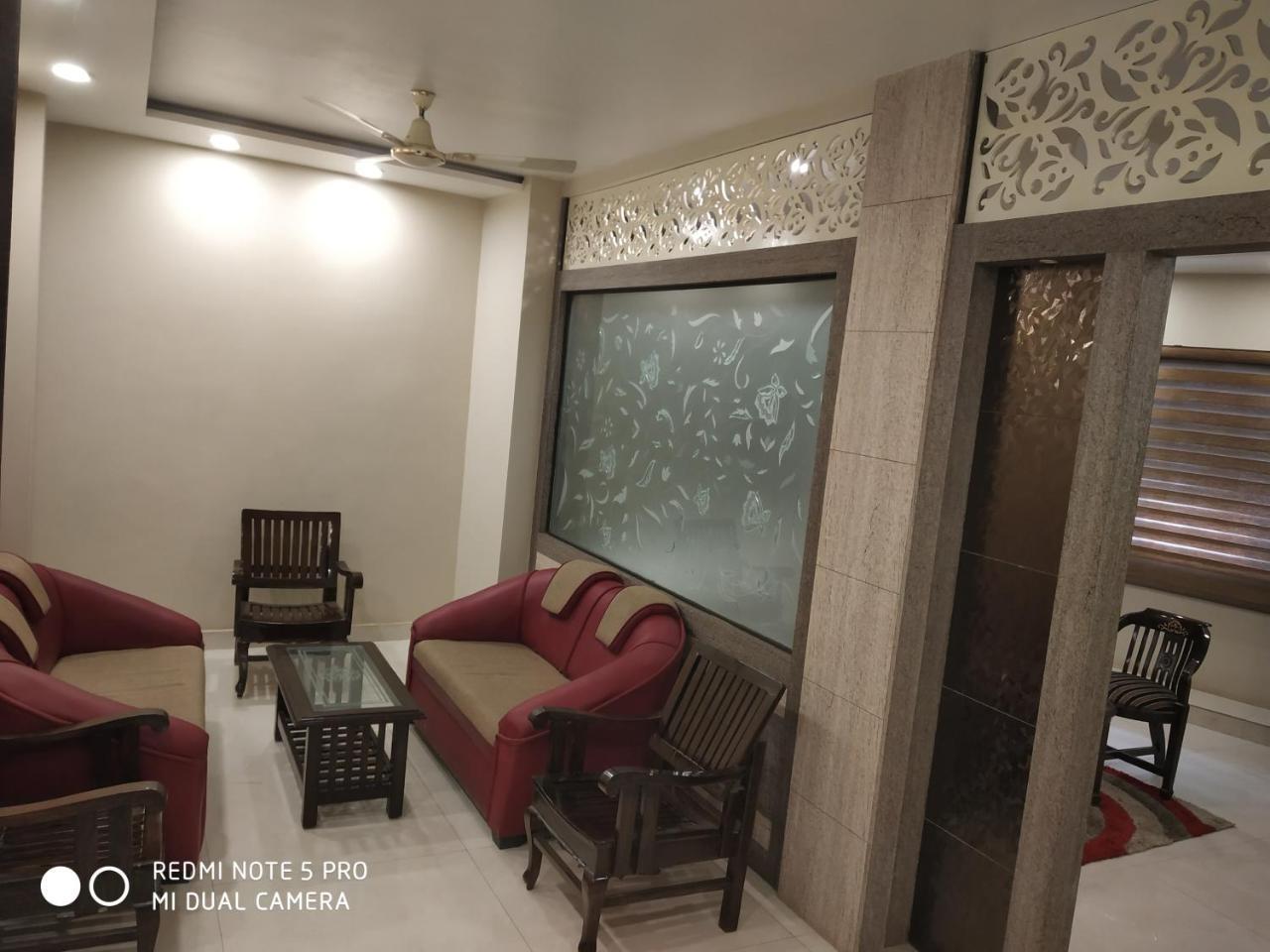 Hotel Aadesh Palace Varanasi Esterno foto