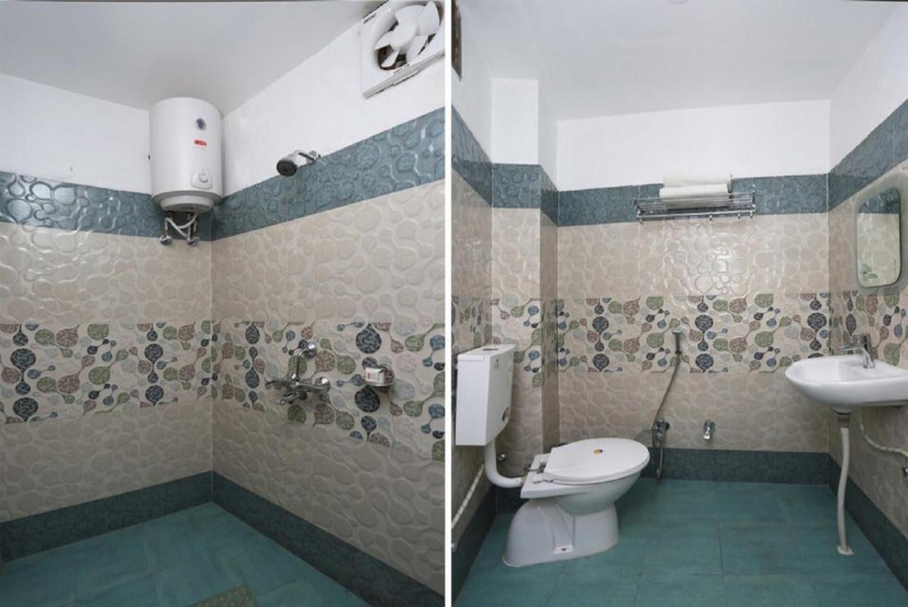 Hotel Aadesh Palace Varanasi Esterno foto