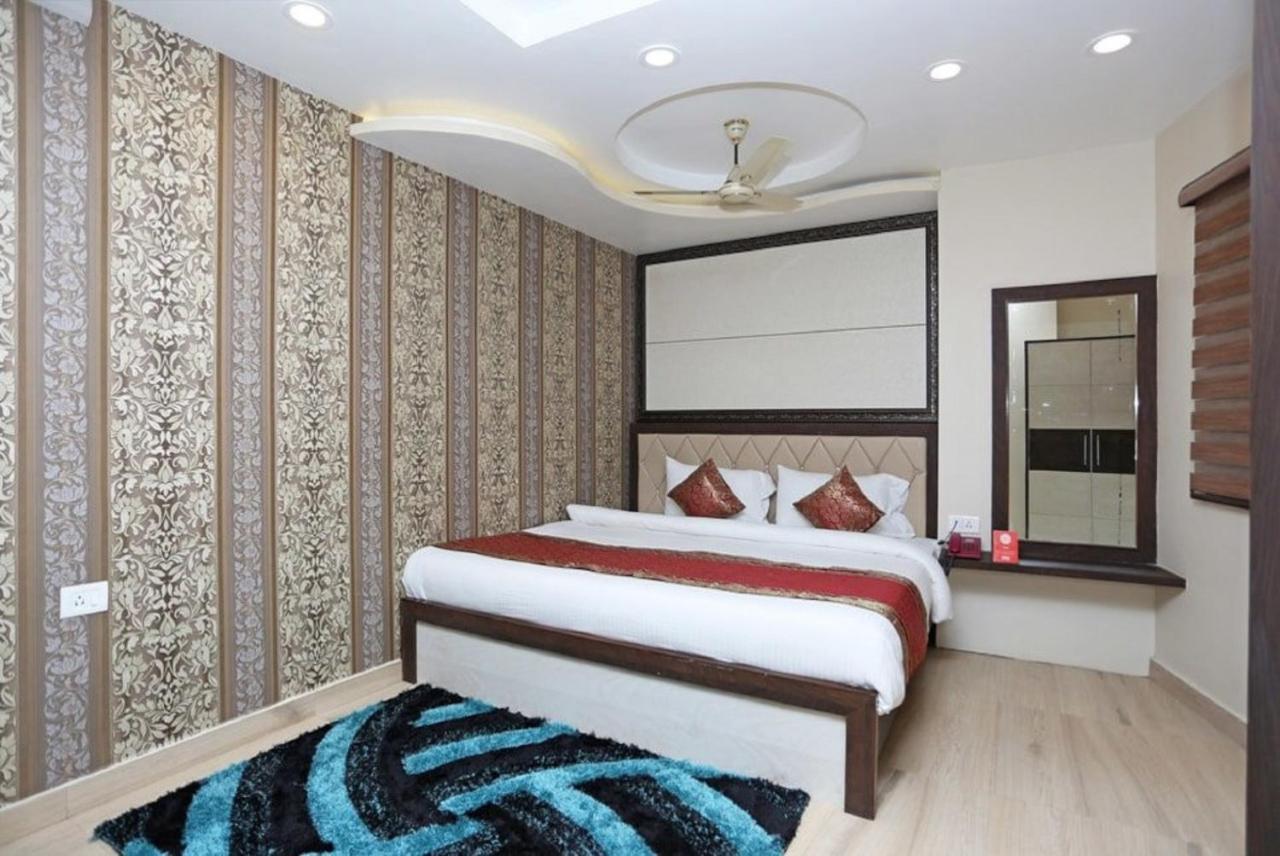 Hotel Aadesh Palace Varanasi Esterno foto